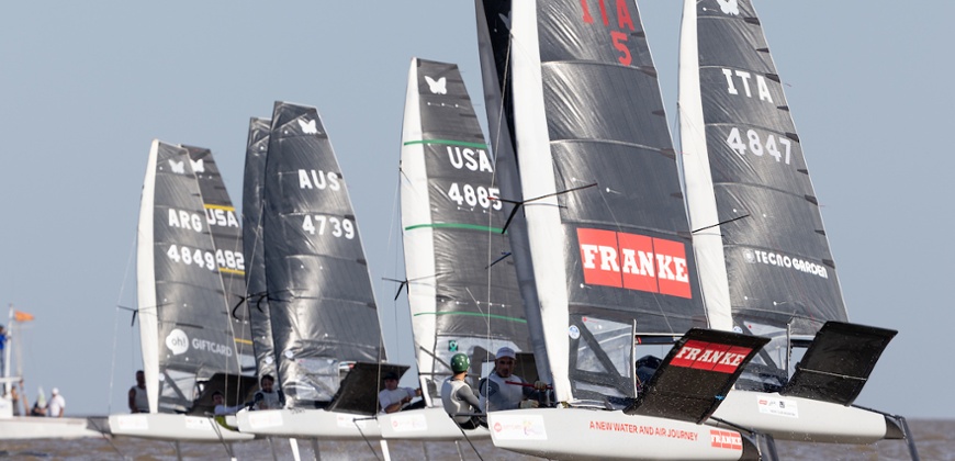 Juniors Shine Amongst Top Moth Sailors in 2022